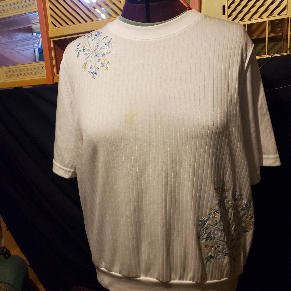Women's vintage Bon Worth size xl white embroidered floral ss ribbed shirt EUC